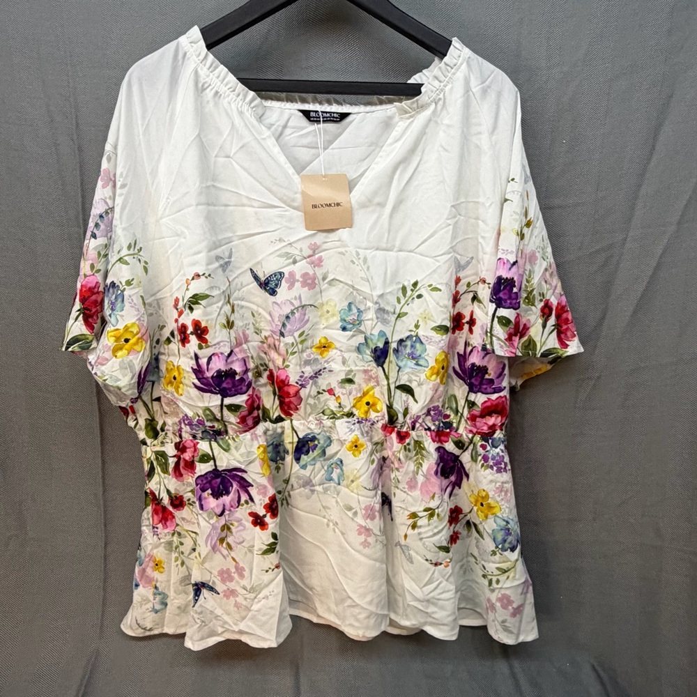 NWT Bloomchic women’s short sleeve floral and butterfly blouse size 22–24 - Picture 2 of 10
